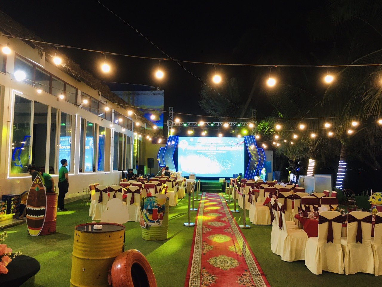 Địa điểm tổ chức tiệc tại Phan Thiết phòng VIP, ngoài trời, view biển